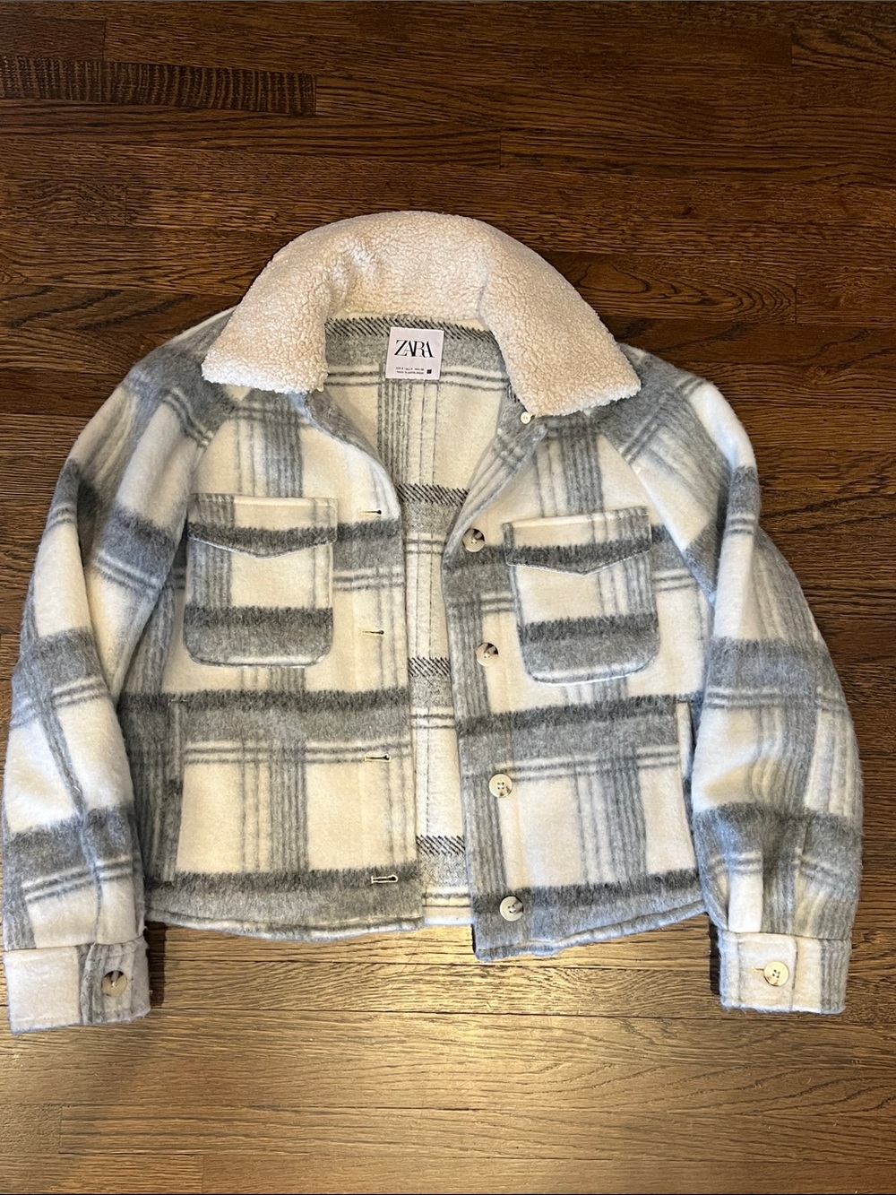 Zara women’s Cream & Gray Plaid Sherpa Collar Jacket - size S